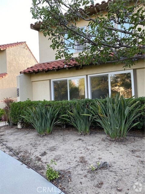 Building Photo - 2323 Eastbluff Dr Rental