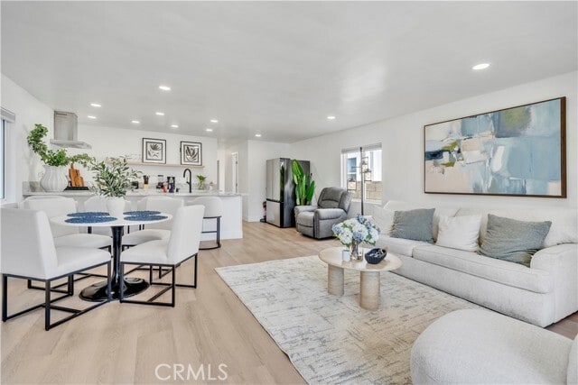 Photo - 920 W Balboa Blvd