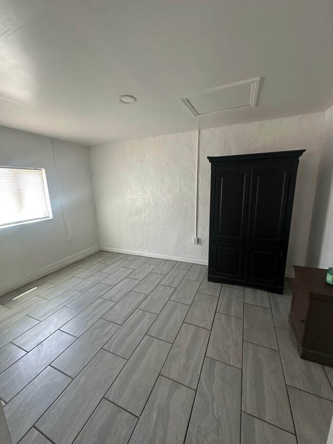 Photo - 17705 Superior St
