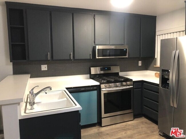 Building Photo - 18530 Hatteras St Unit 327 Rental