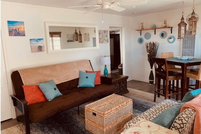 Building Photo - 280 Sunset Dr Unit #2