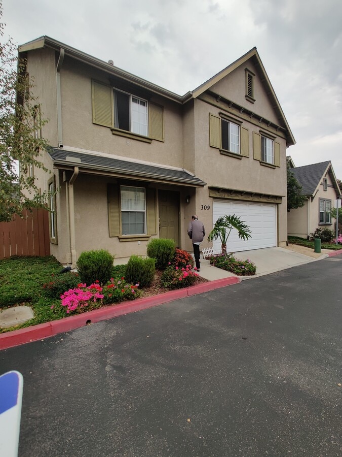 Photo - 309 Quail Cir Townhome