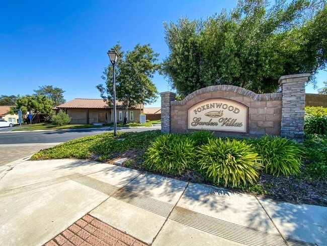Building Photo - Foxenwood Garden Villa home 2 bedroom + a office