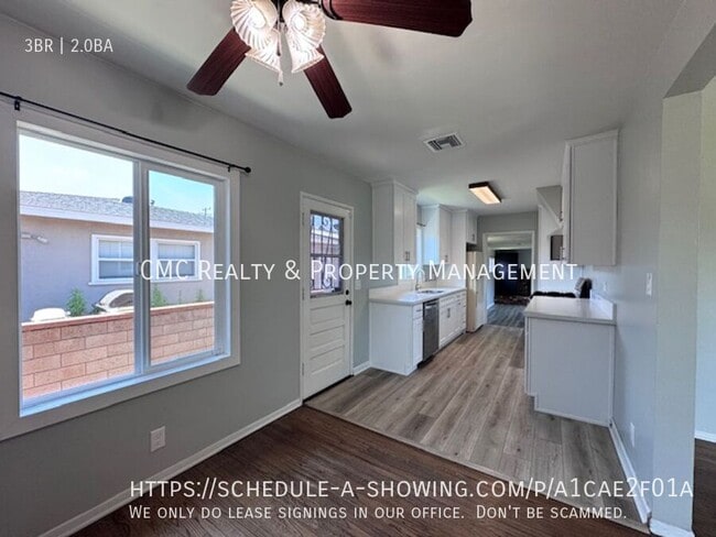 Photo - 776 N Grand St House