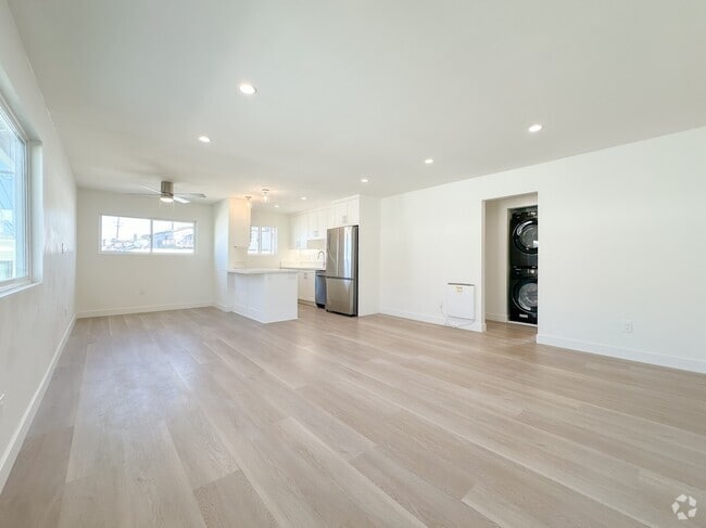 Building Photo - 1206 Agate St Unit #D Rental