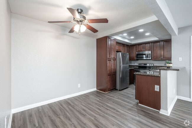 2BR, 2BA - 900SF - Kitchen - Smoketree