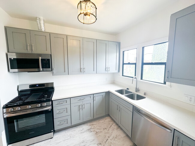 Building Photo - 1540 E Wilson Ave Unit B