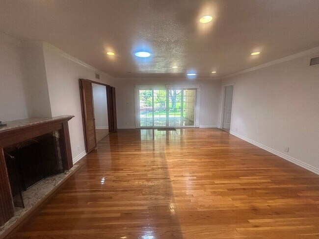 Photo - 429 Paulette Pl