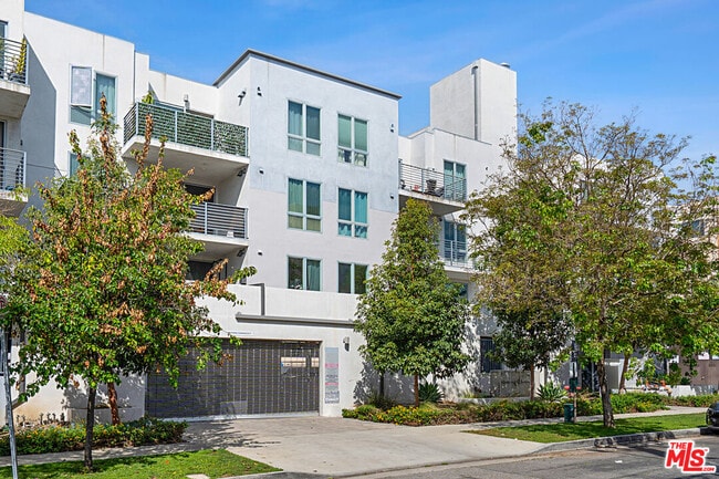 Photo - 5229 Willowcrest Ave Unit 203