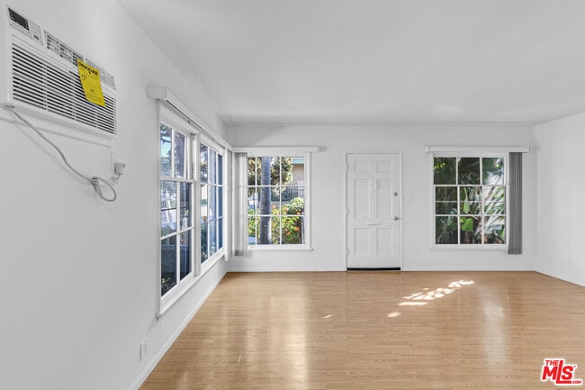 Photo - 1623 S Bundy Dr