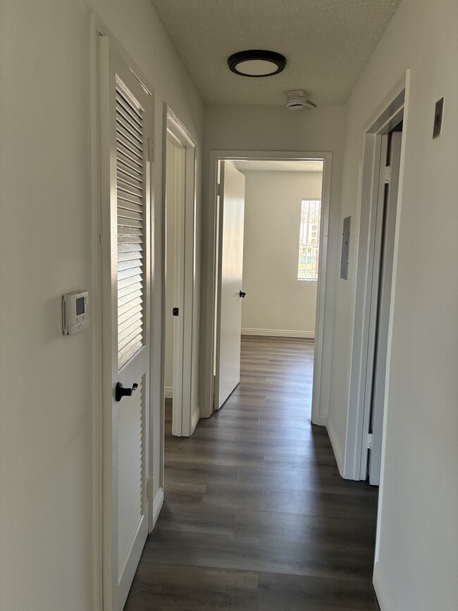 Photo - 1406 N Serrano Ave Unit 206