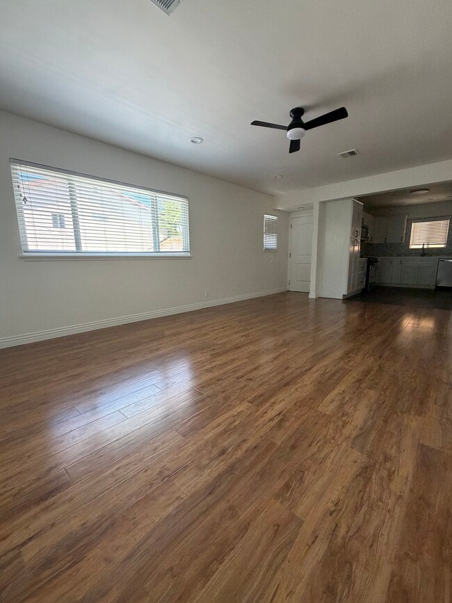 Building Photo - 3052 Honolulu Ave Unit B