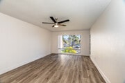 2BR, 1BA - 850SF - Trolley Palm