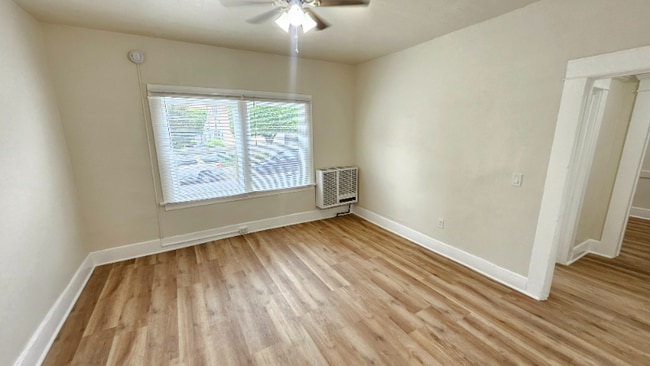 Photo - 1330 W 11th St Unit 3