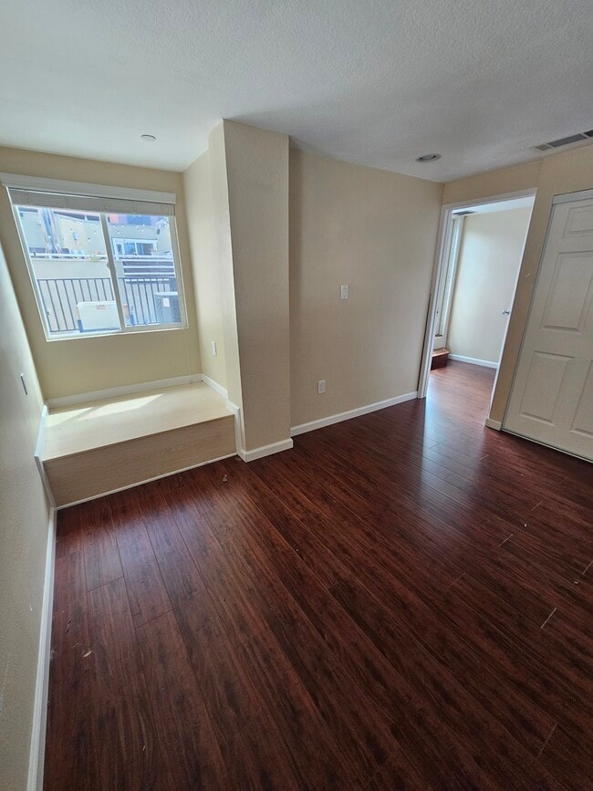 Photo - 1150 Granville Ave