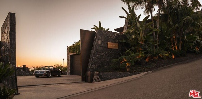 Photo - 1851 N Stanley Ave