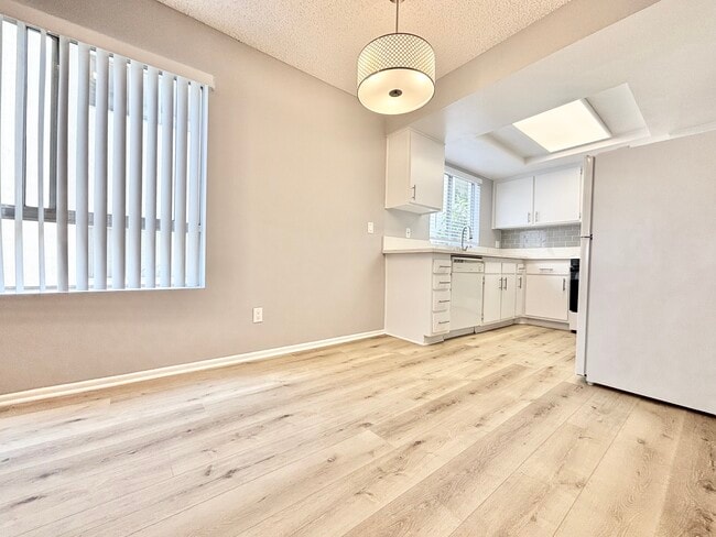 Building Photo - 3759 S Canfield Ave Unit 202A Rental