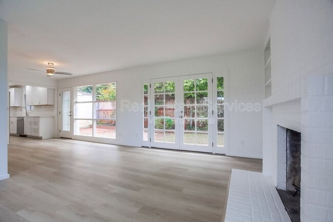 Building Photo - 8019 Paseo Del Ocaso Unit 8017