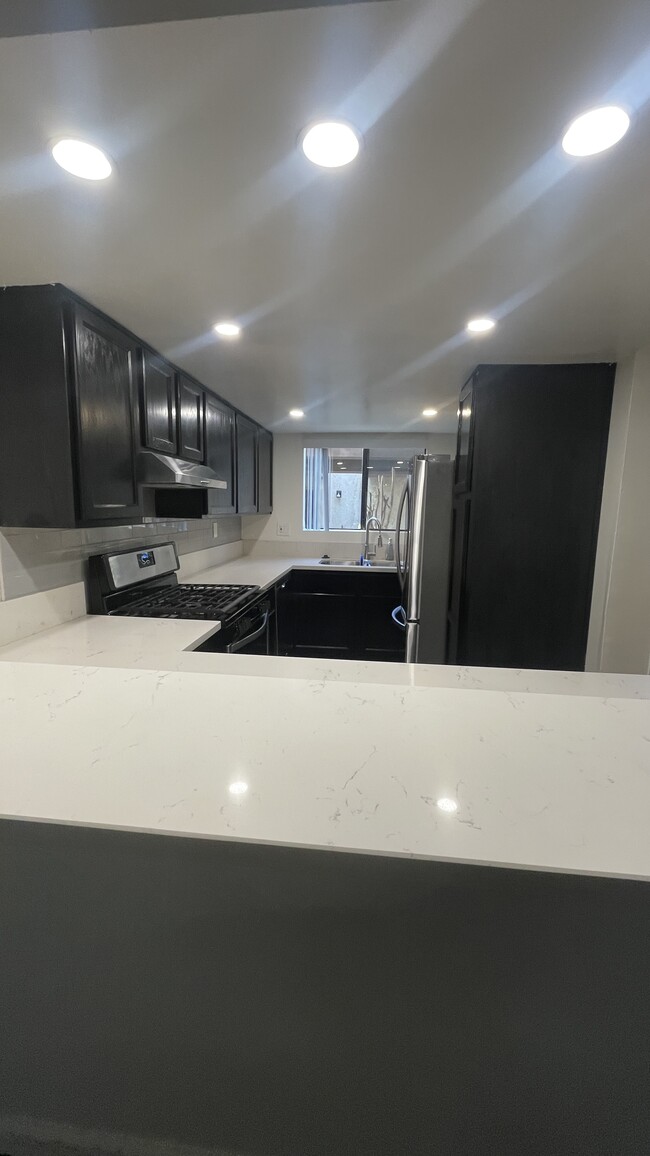 Photo - 620 W Hyde Park Blvd Condo Unit 109