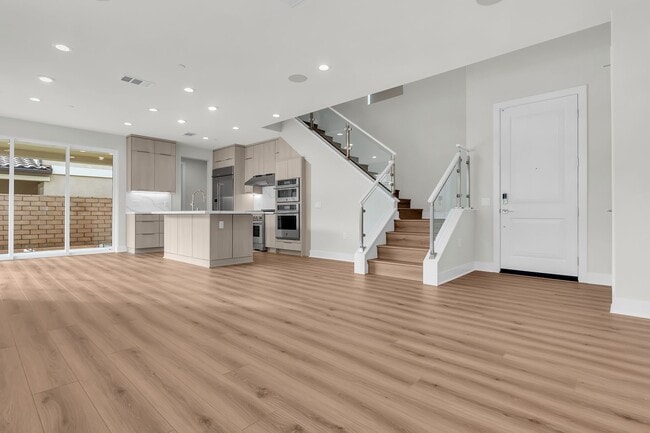 Photo - 720 Olivier Dr