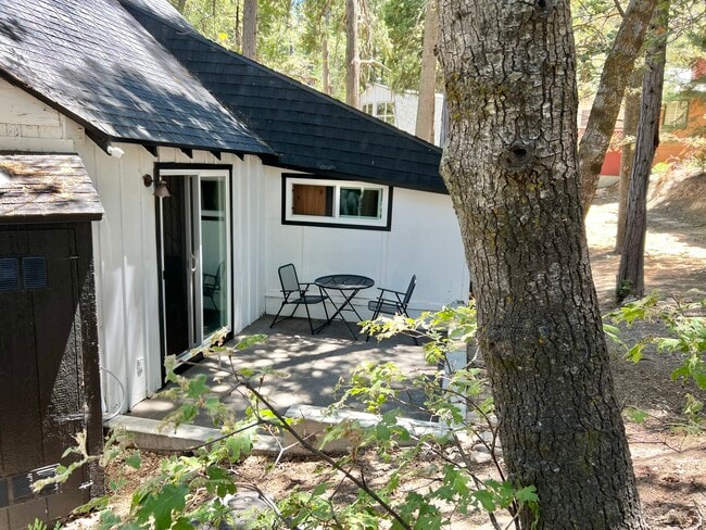 Photo - 838 Lakeview Ln