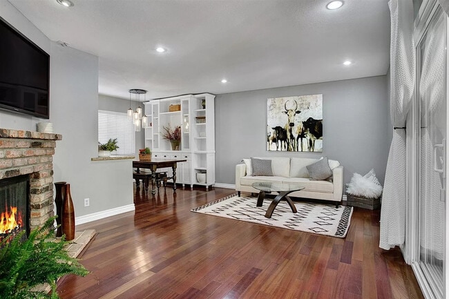 Building Photo - 2319 Curlew St Unit 2