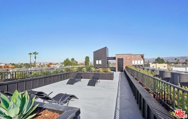 Photo - 10806 Blix St