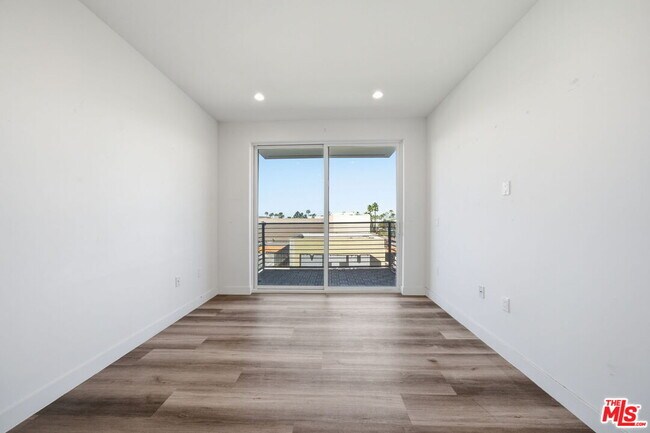 Photo - 667 N Wilton Pl Unit 403