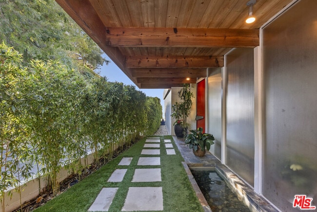 Photo - 9119 Thrasher Ave