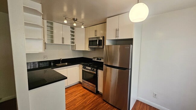 Photo - 933 S Gramercy Dr Unit 8