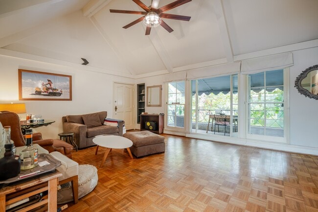 Photo - 1321 Hayworth Ave