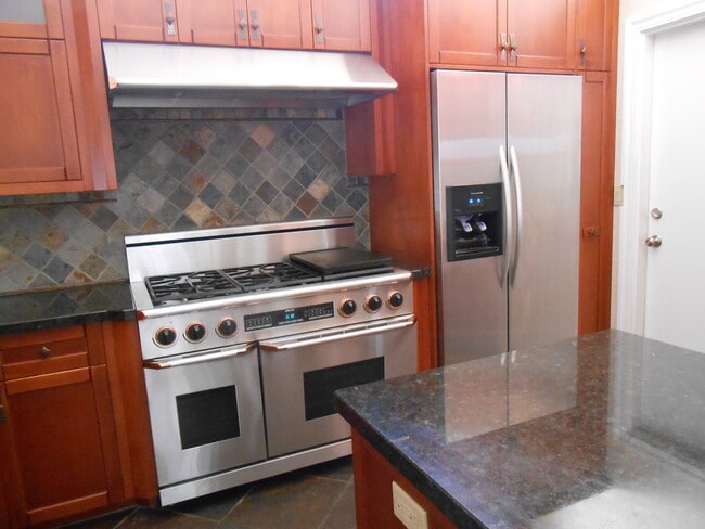 Building Photo - Stunning 3-Bed/2-Bath Entertainer's Dream ... Rental