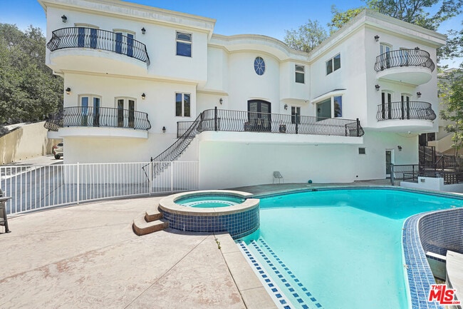 Building Photo - 4156 Sunswept Dr