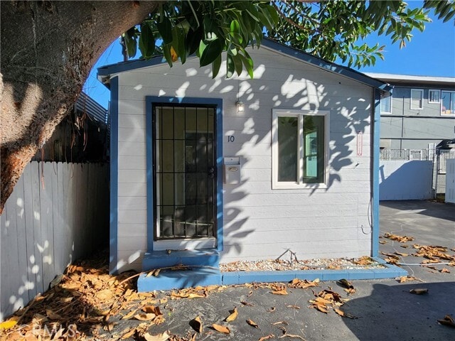 Building Photo - 3717 W Imperial Hwy Unit 10