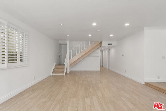 Photo - 745 Oxford Ave