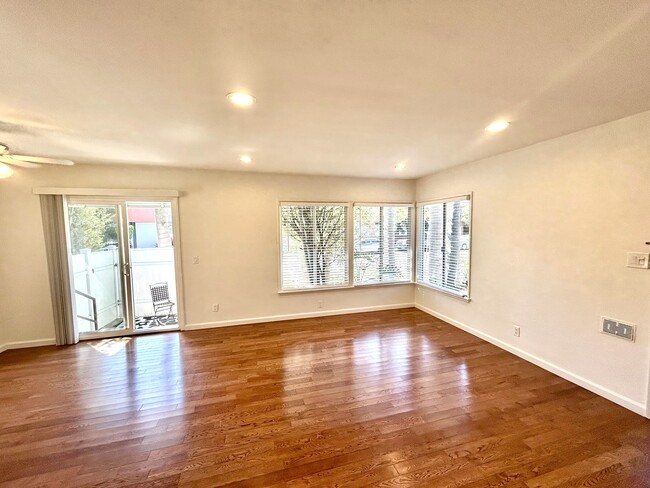 Building Photo - 2226 S Carmelina Ave Unit 2226