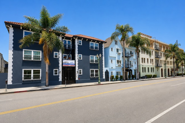Building Photo - 6358 Yucca St Unit 104