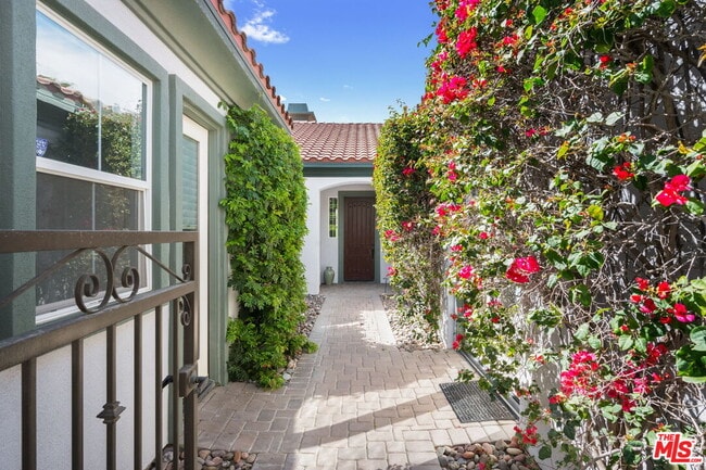 Photo - 56645 Mountain View