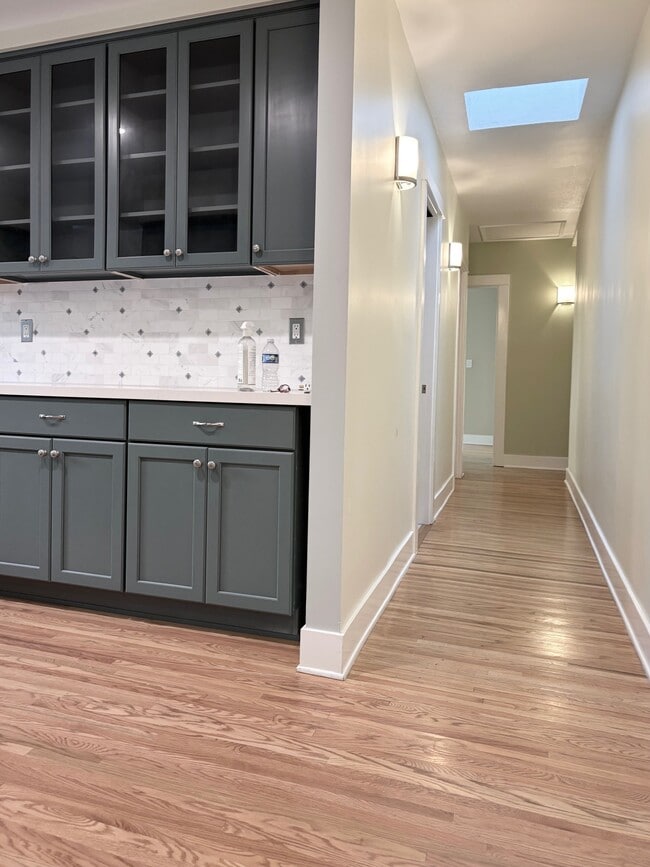 Photo - 559 W 39th St