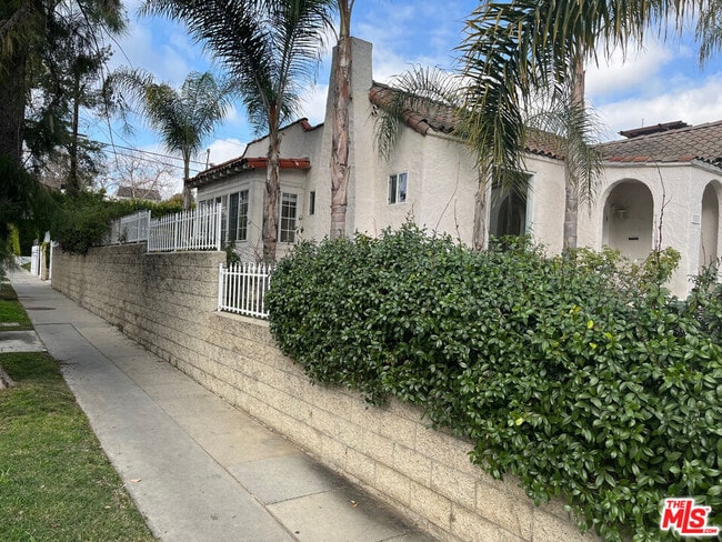 Photo - 101 N La Peer Dr