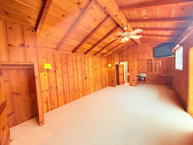 Building Photo - For Rent Unit C