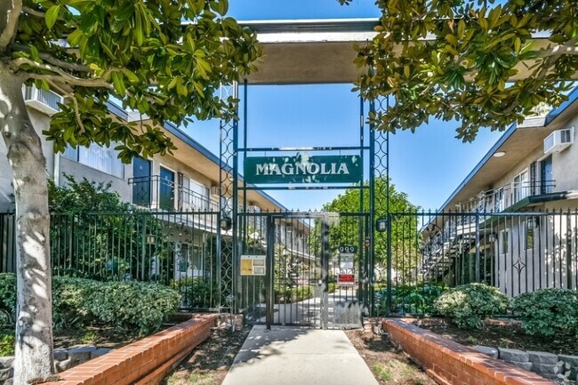 Building Photo - 999 Locust St Rental