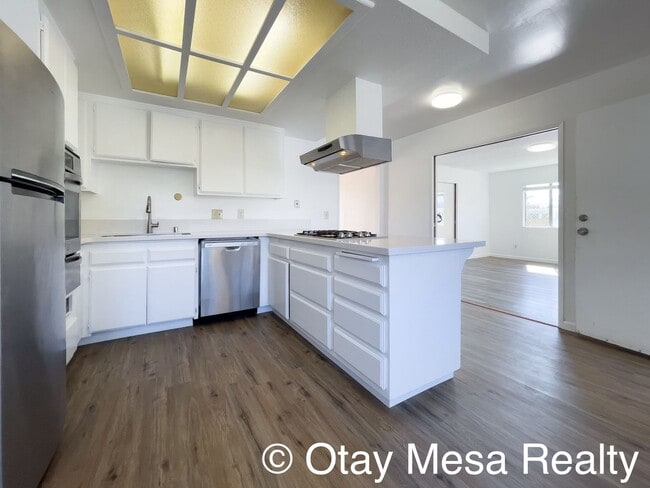 Building Photo - Spacious 3BR Home with Garden Beds & Pet-F...