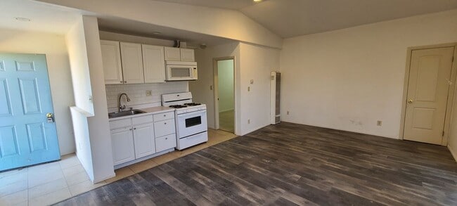 Photo - 44223 Fenhold St Apartment