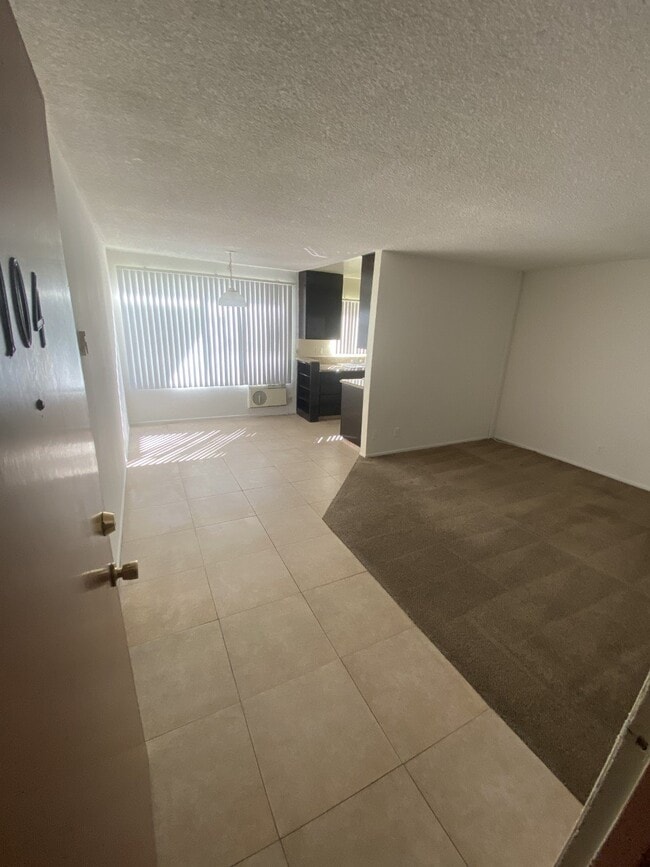 Building Photo - 815 S Crenshaw Blvd Unit 104