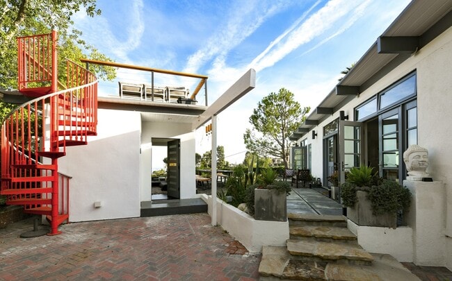 Photo - 7107 Pacific View Dr House