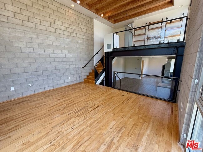 Building Photo - 530 N Larchmont Blvd Unit 3 Rental