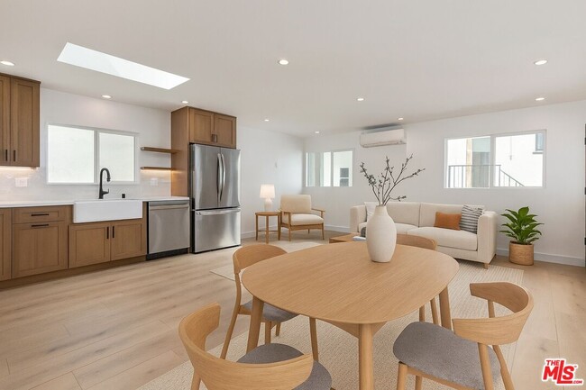 Photo - 3431 Edgehill Dr