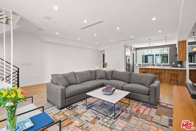 Photo - 926 N Ridgewood Pl