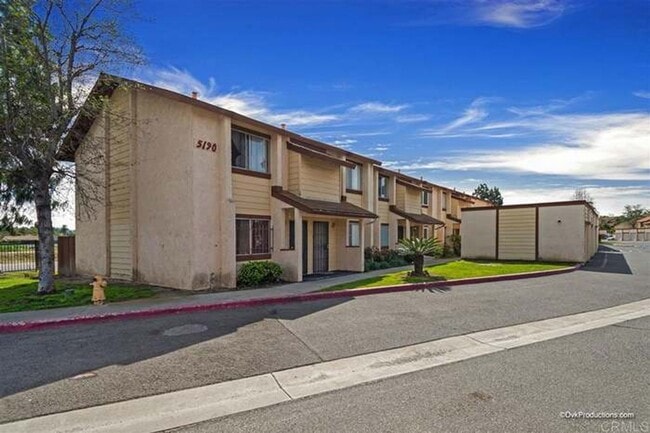 Back gate close 2 bedroom 1.5 bath condo w... - Back gate close 2 bedroom 1.5 bath condo w...